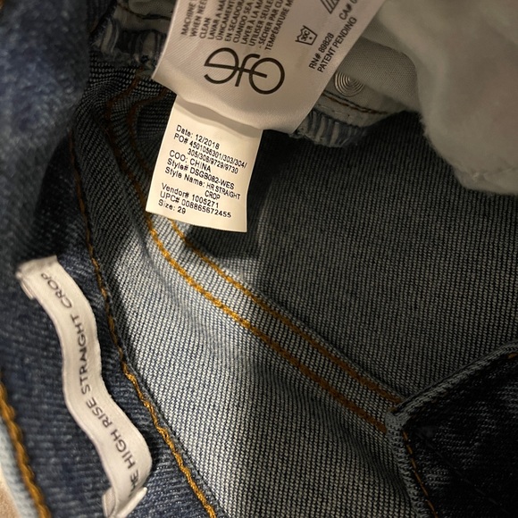 Distressed Skinnygirl Jeans Size 29 - Picture 6 of 8